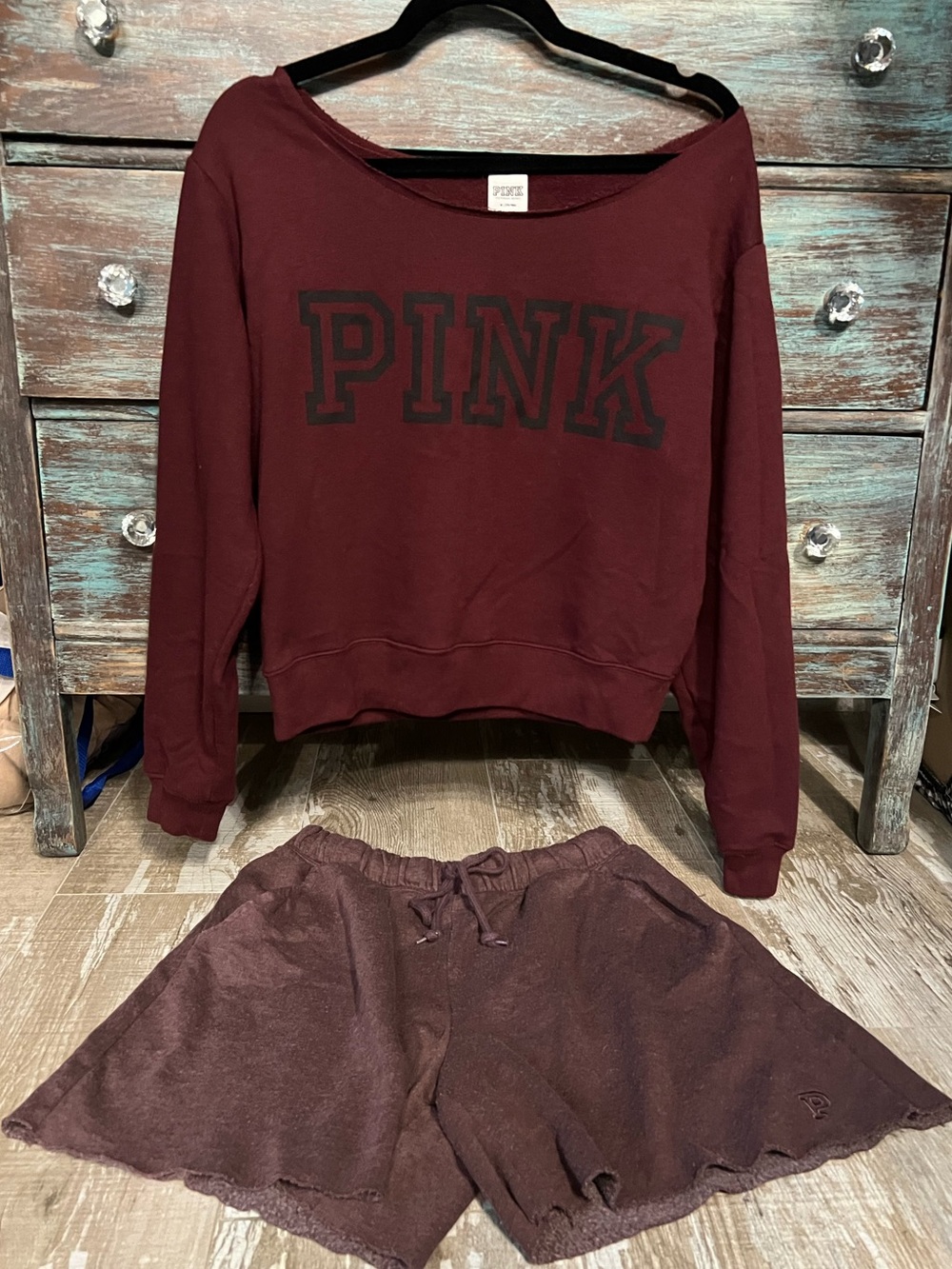 EUC💗PINKVS Plum OffShoulder Sweatshirt&Plum Boyfriend RawEdge drawstring Short-M